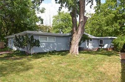 5th image of 3227 Essex Dr