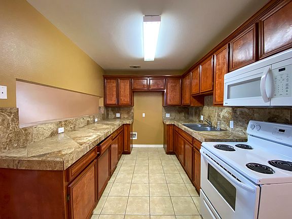 5th image of 1942 Woodcrest Dr #B