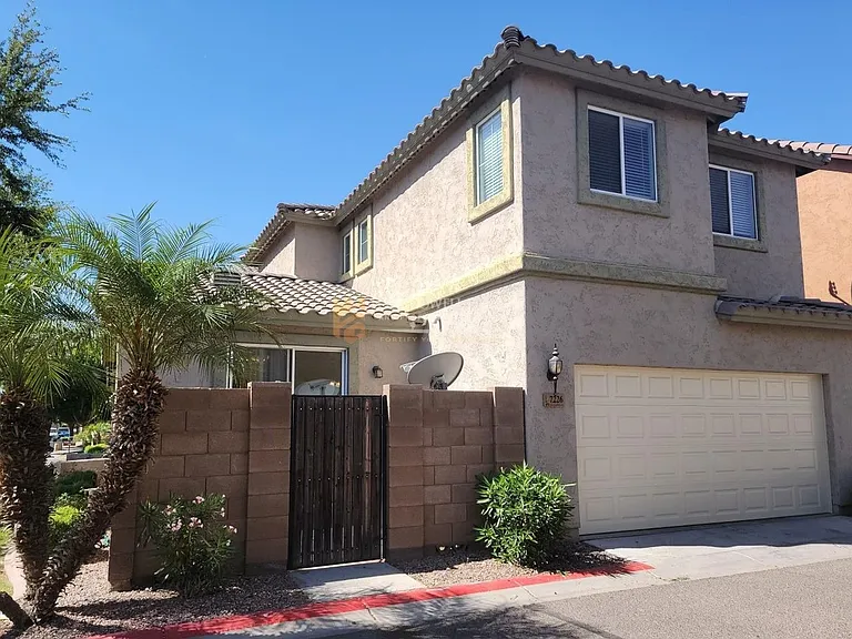 7226 S 48th Gln — Photo 2