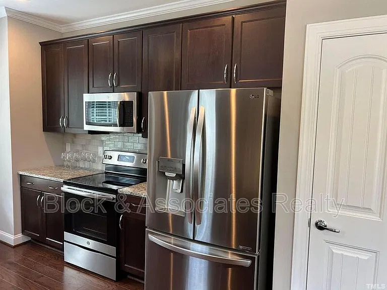 555 Mariah Towns Way — Photo 2