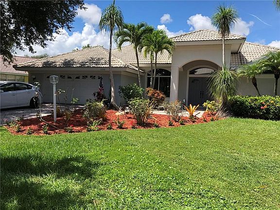 2nd image of 1025 SW Lighthouse Dr