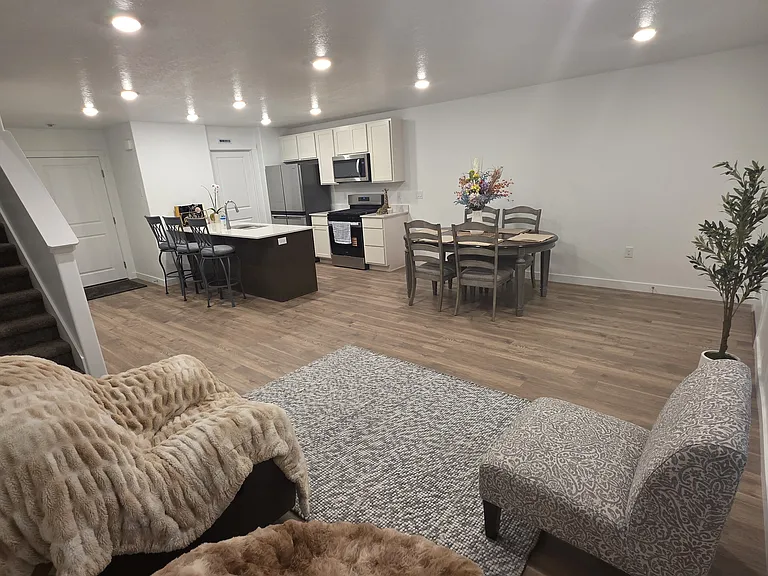 1256 N 300 E — Photo 1