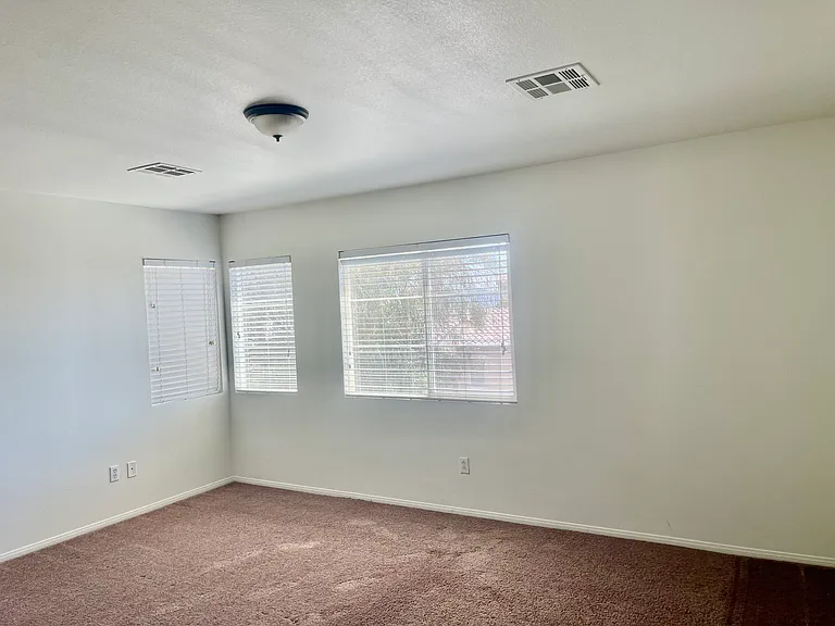 6550 Ditmars St — Photo 11