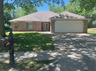 3909 W Oak Dr, Columbia, MO 65203