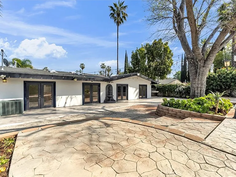 6201 Corbin Ave — Photo 27