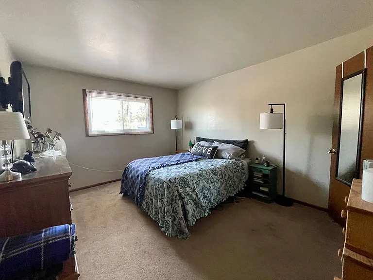 N114W15556 Sylvan Cir — Photo 31