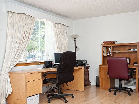 Front dent that can be an office of formal living space