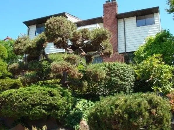 2320 W Viewmont Way W, Seattle, WA 98199