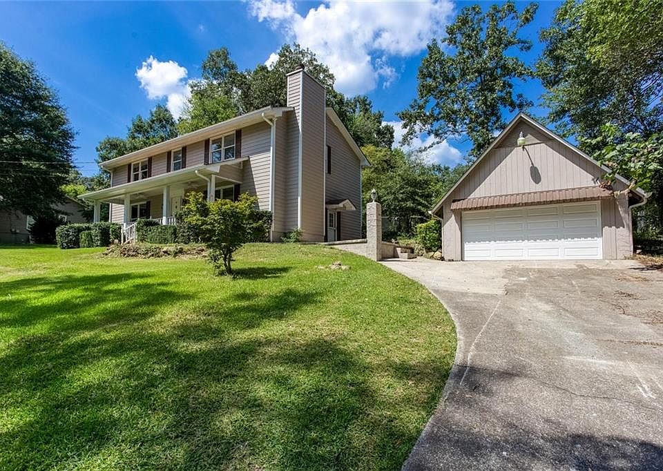 1st image of 185 Lakeshore Cir SE
