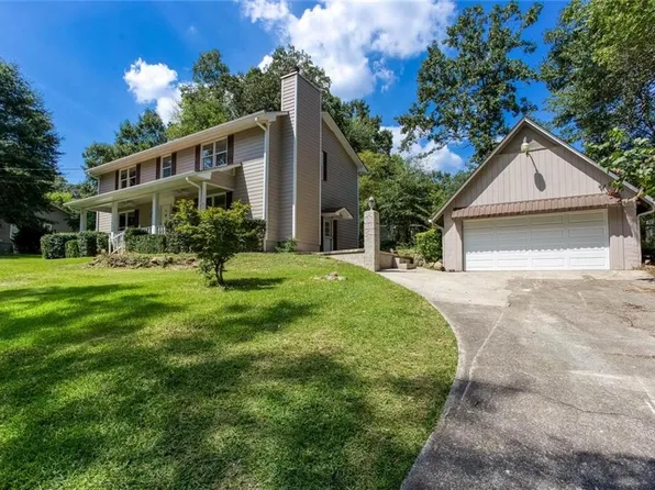 185 Lakeshore Cir SE, Acworth, GA 30101