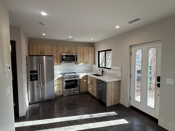 5th image of 411 S Verde St #214