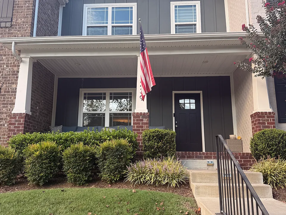 239 Claremont Ct