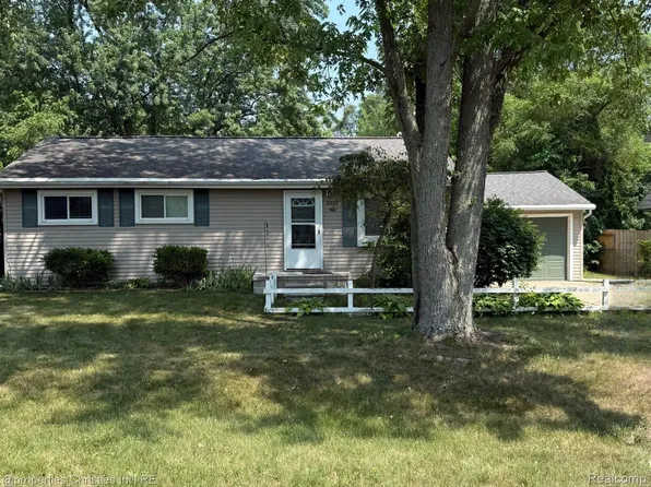 2455 Culbertson Ave, Rochester Hills, MI 48307