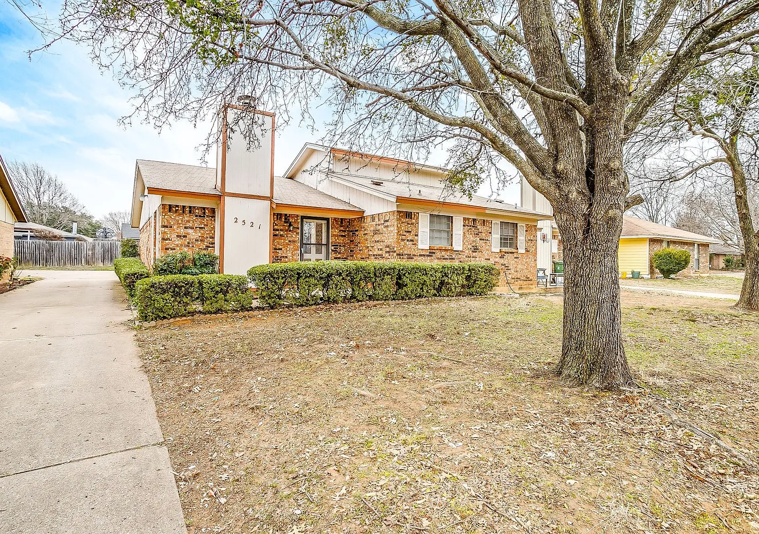 Great 2 Bedroom 1 Bath Half Duplex Ready in Arlington for New Tenants- 76015 — Photo 3