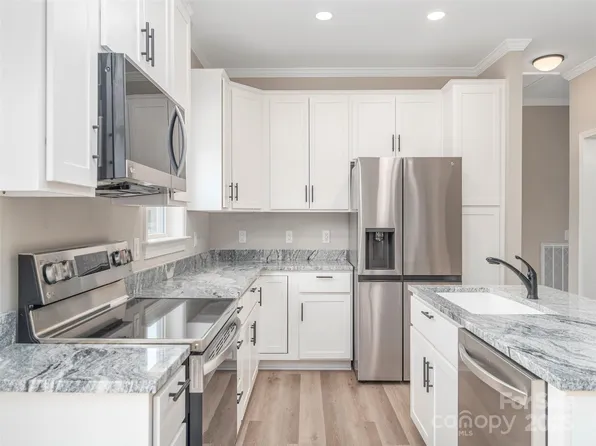 21 Kathy Dr, Waynesville, NC 28786