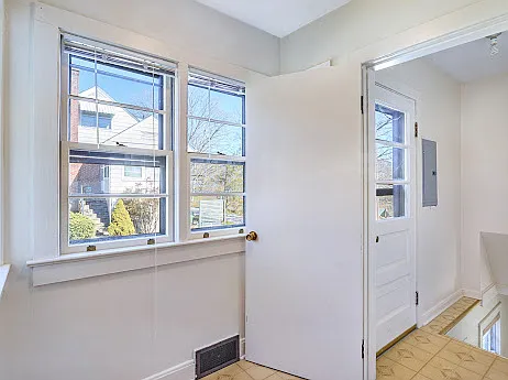 916 Bailey St — Photo 14