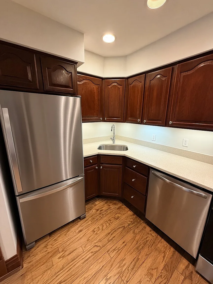 2 bed, 1000 sqft, $2,360 — Photo 4