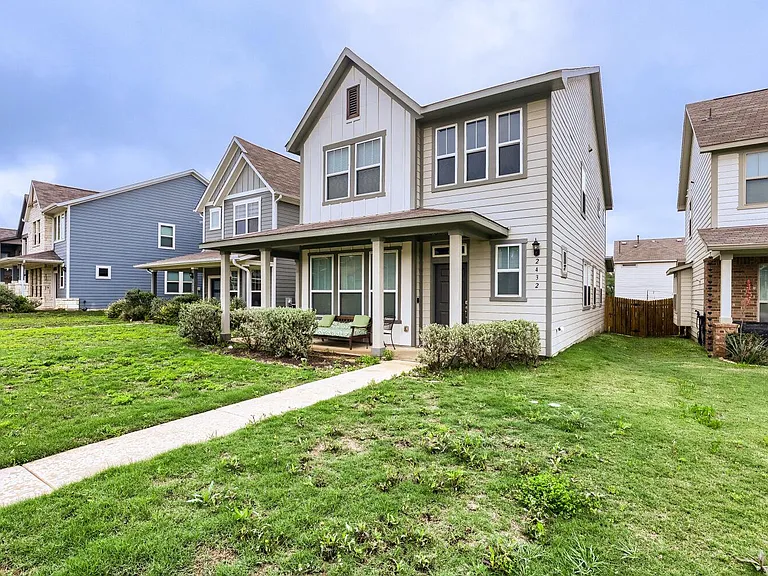 2432 Berryville Ln — Photo 2
