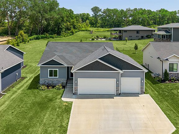 2nd image of 1823 Crabapple Ln