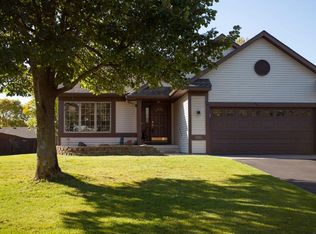 7851 24th St N, Oakdale, MN 55128