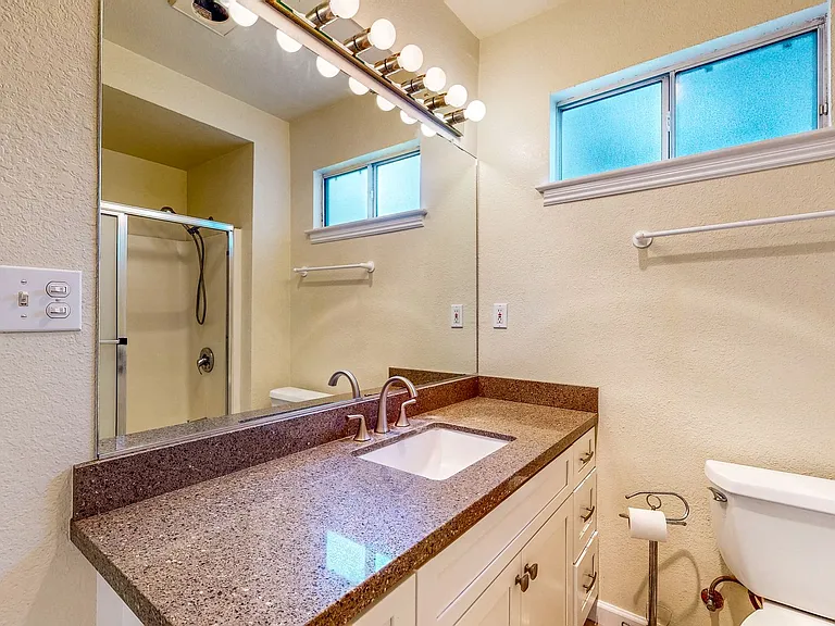 1133 Edwards St — Photo 14