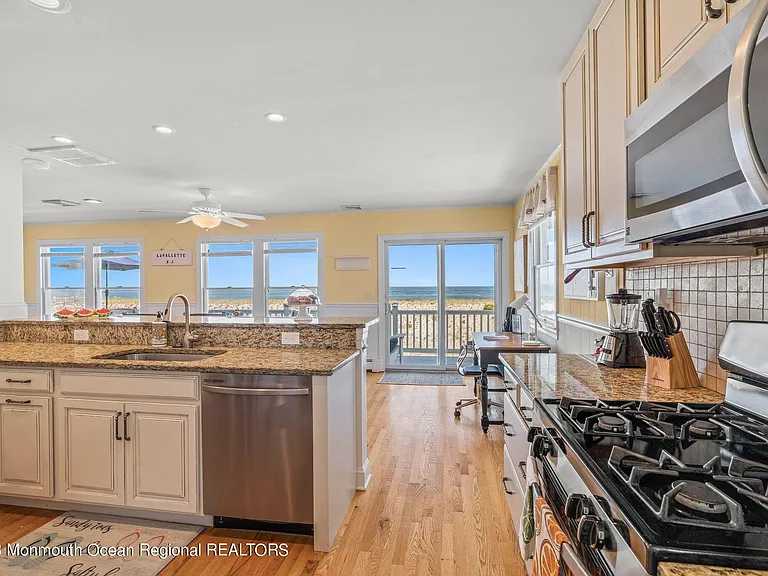 1404 Oceanfront #UPPER — Photo 17