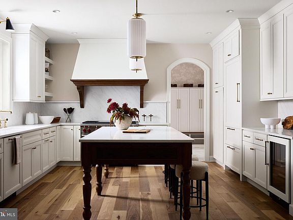 2nd image of 1411 Cedar Hill Rd