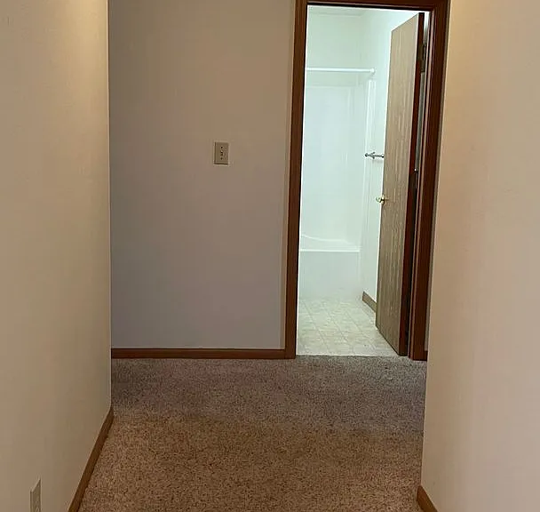 205 S Furlong Dr — Photo 7