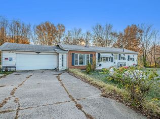 20705 Moorepark Rd, Three Rivers, MI 49093