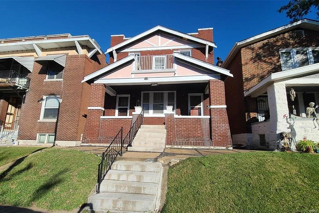 4536 S Compton Ave photo 1
