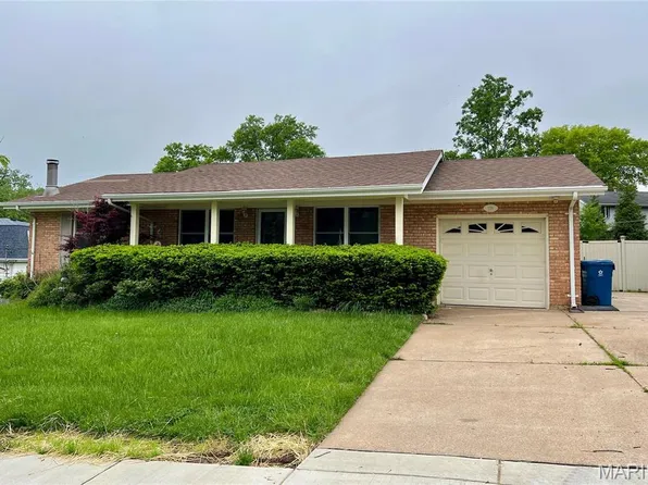 733 La Bonne Pkwy, Ballwin, MO 63021