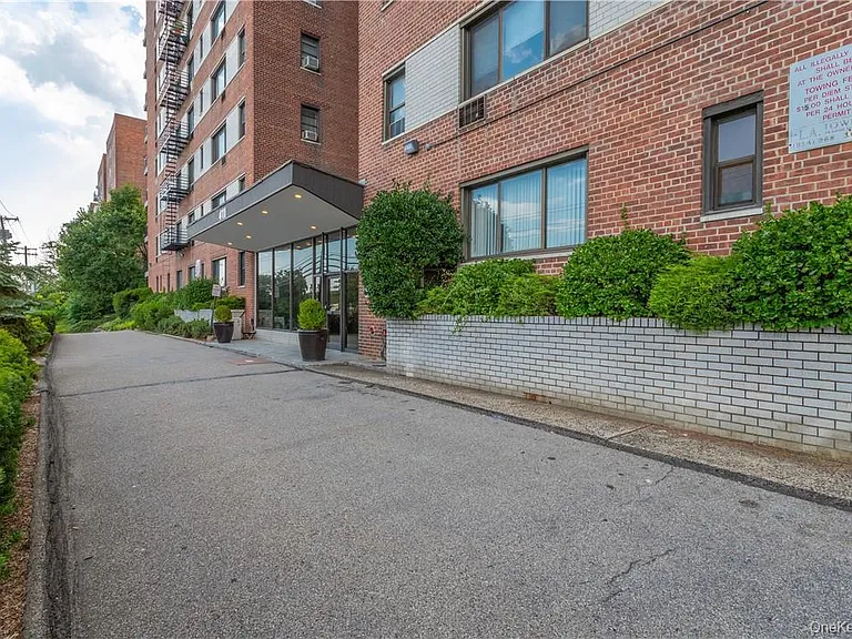 411 Bronx River Rd #2K — Photo 15