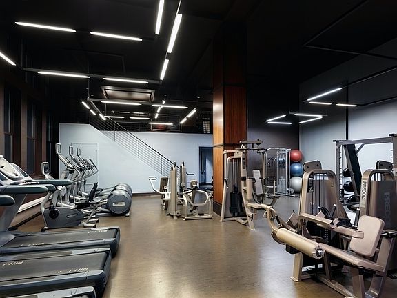 4th image of 37 Wall St APT 17G