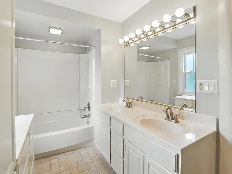 Main Bath 2nd floor