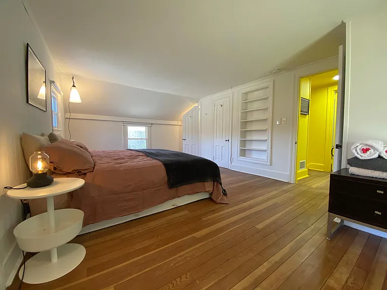 The king bedroom upstairs