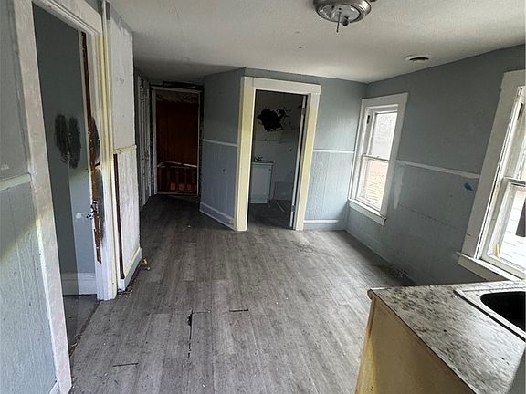 2nd image of 3008 Roanoke Ave