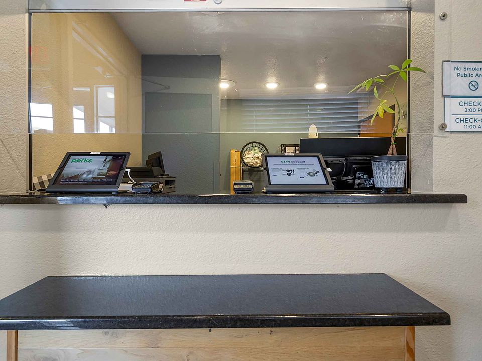 Lobby and Guest Check-in