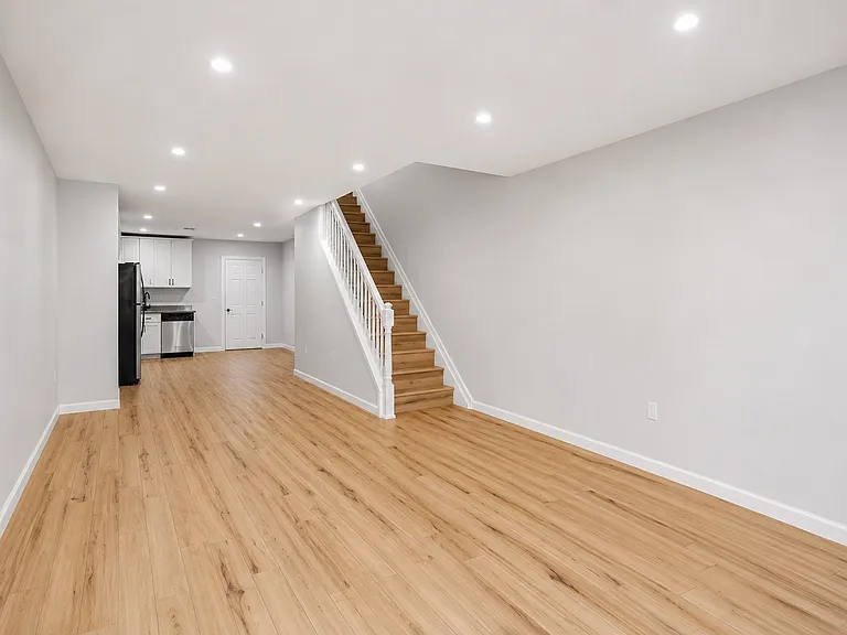 2427 Ashland Ave — Photo 7