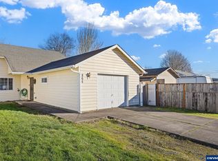 865 S 8th St, Harrisburg, OR 97446