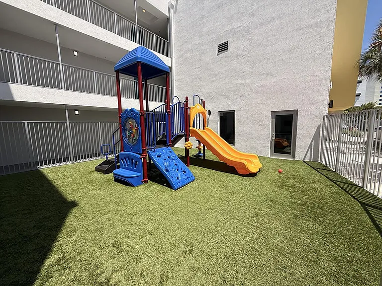 Superior Manor II — Photo 30