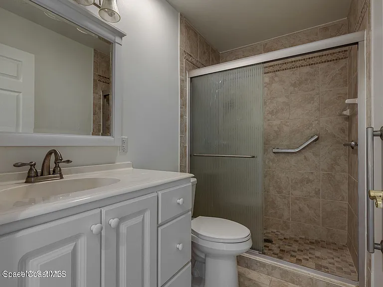302 Emerald Pl E — Photo 21
