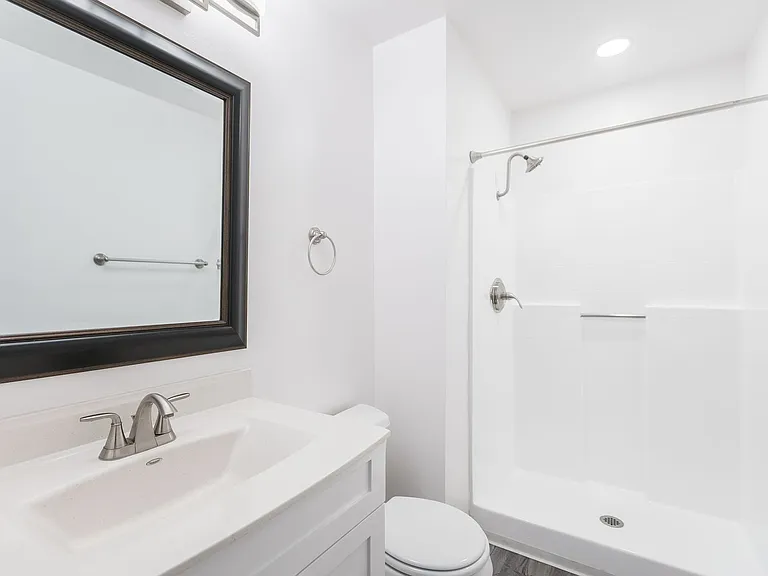 1223 Federal Ave — Photo 64