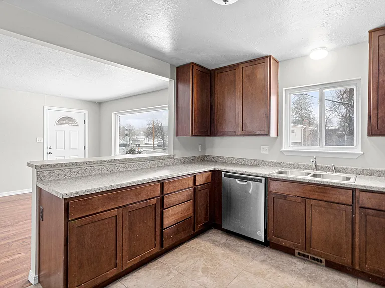4264 S 1100 E — Photo 10