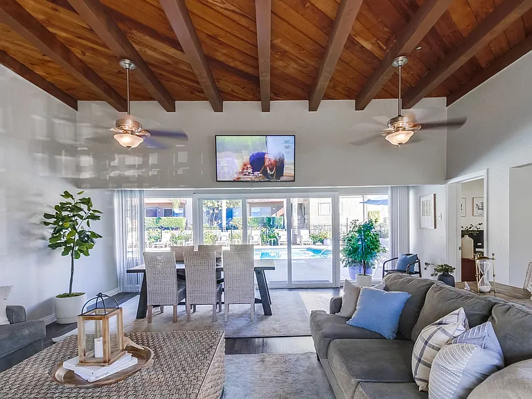 Mesa Vista Apartment Homes — Photo 7