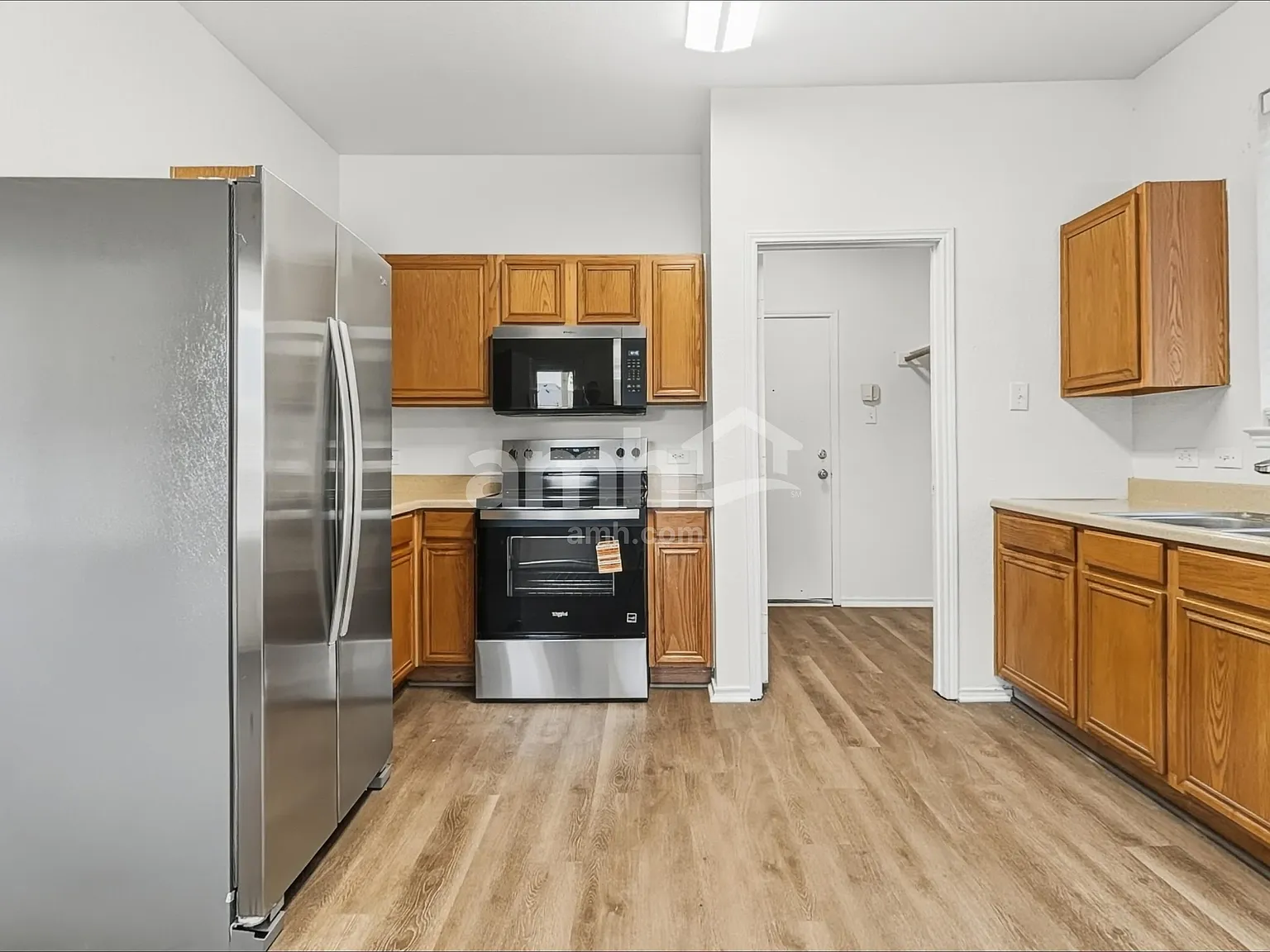 3 bed, 2.5 bath, 1792 sqft, $2,135 — Photo 3