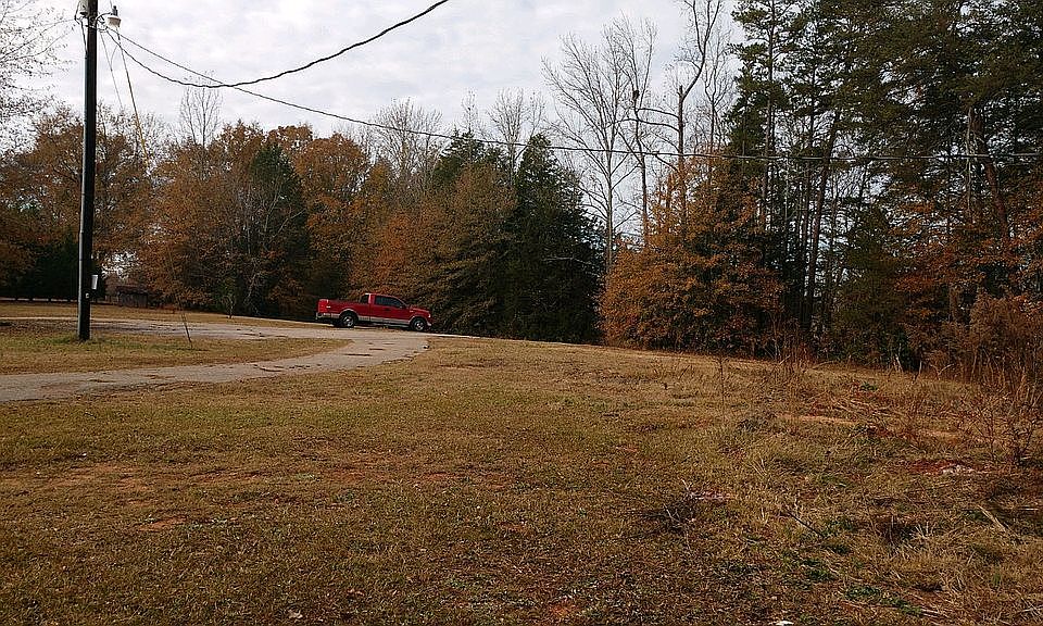 2nd image of 434 Eastview Rd
