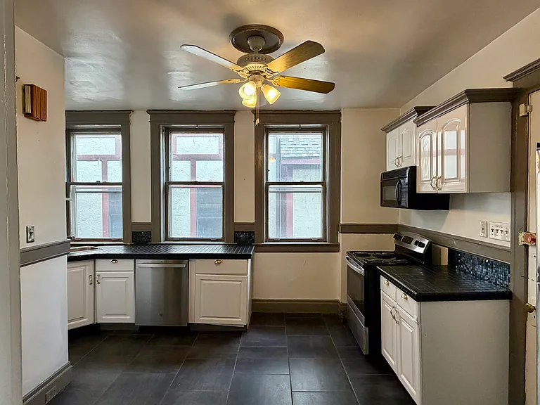 420 E Ferry St #1 — Photo 9