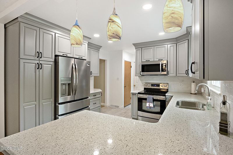 4th image of 30 Fredrick Drive