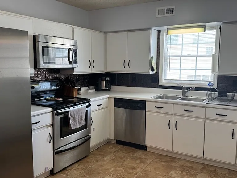 224 Hemlock Dr — Photo 3