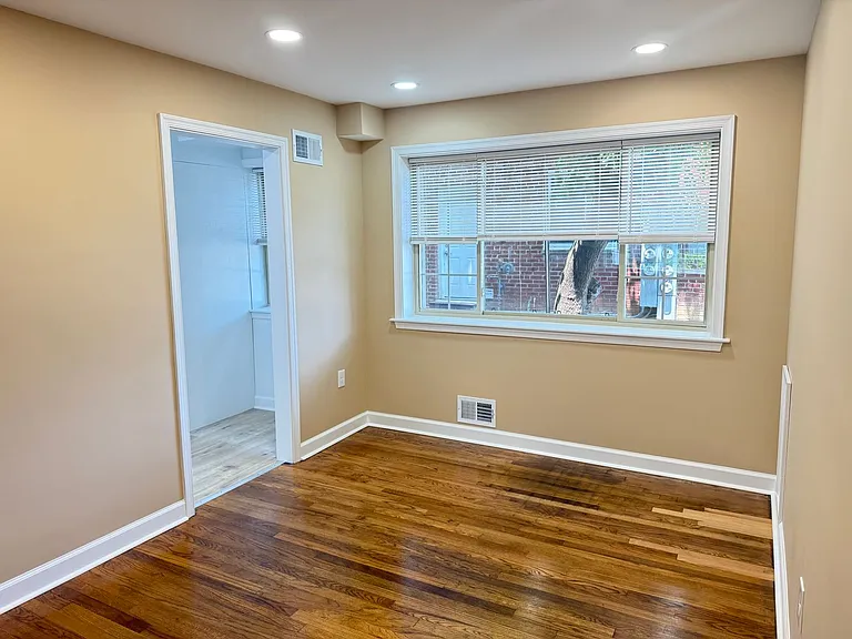 8804 Bradford Rd — Photo 16